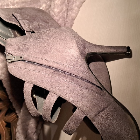Metaphor grey suede ankle straps heels - Picture 6 of 9